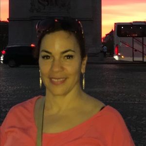 Meet your Posher, Adrienne